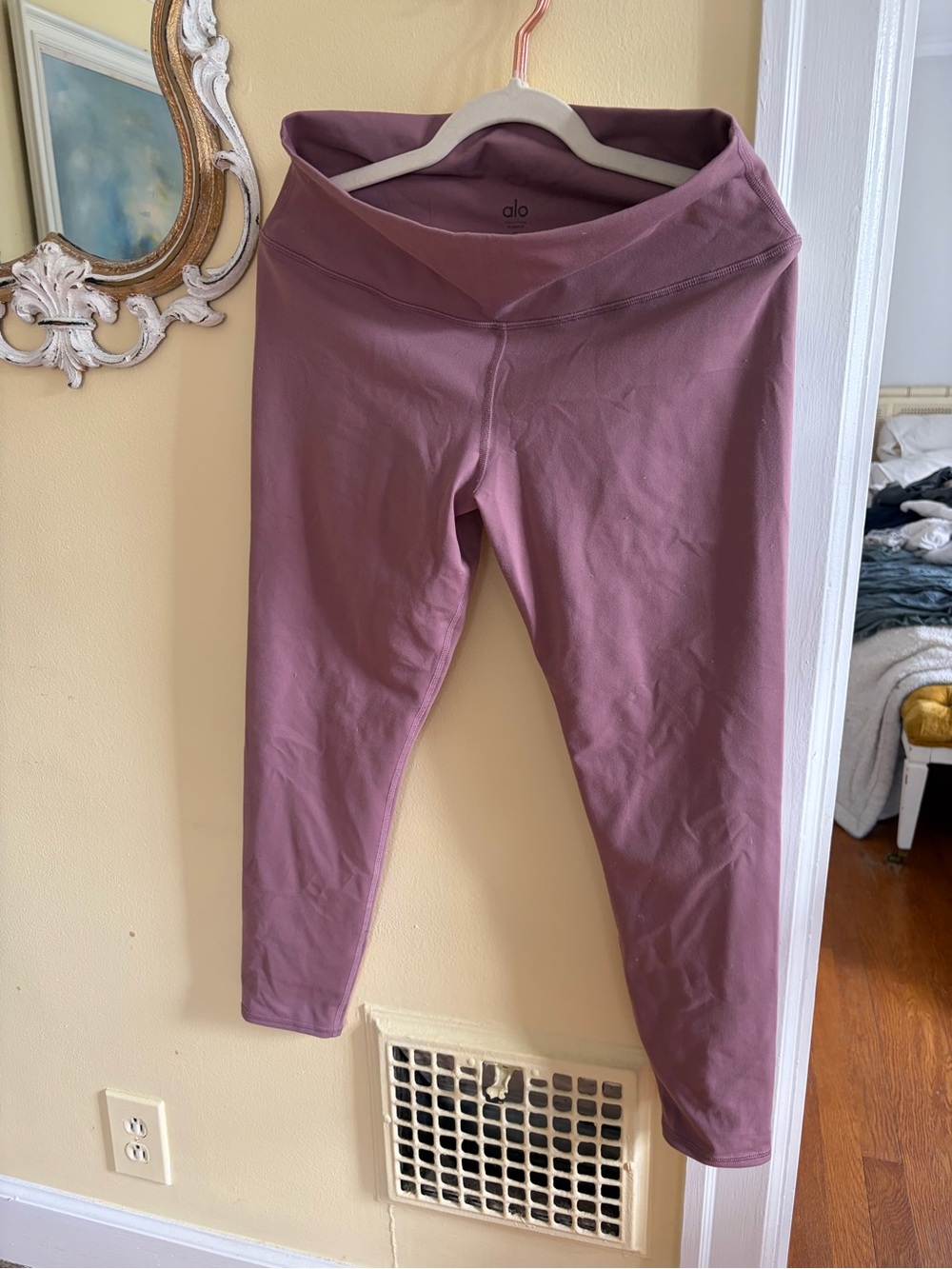 Alo Mauve Leggings - Comfortable Everyday Bottoms